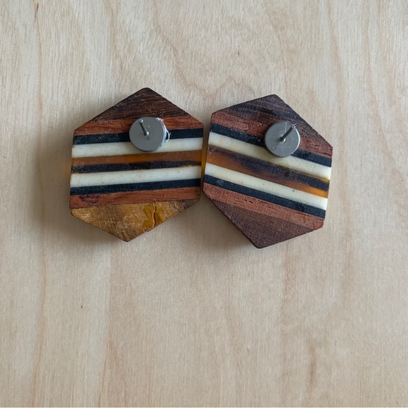 VINTAGE 1970’s WOOD AND RESIN GEOMETRIC EARRINGS HEXAGON SHAPE - Picture 4 of 4